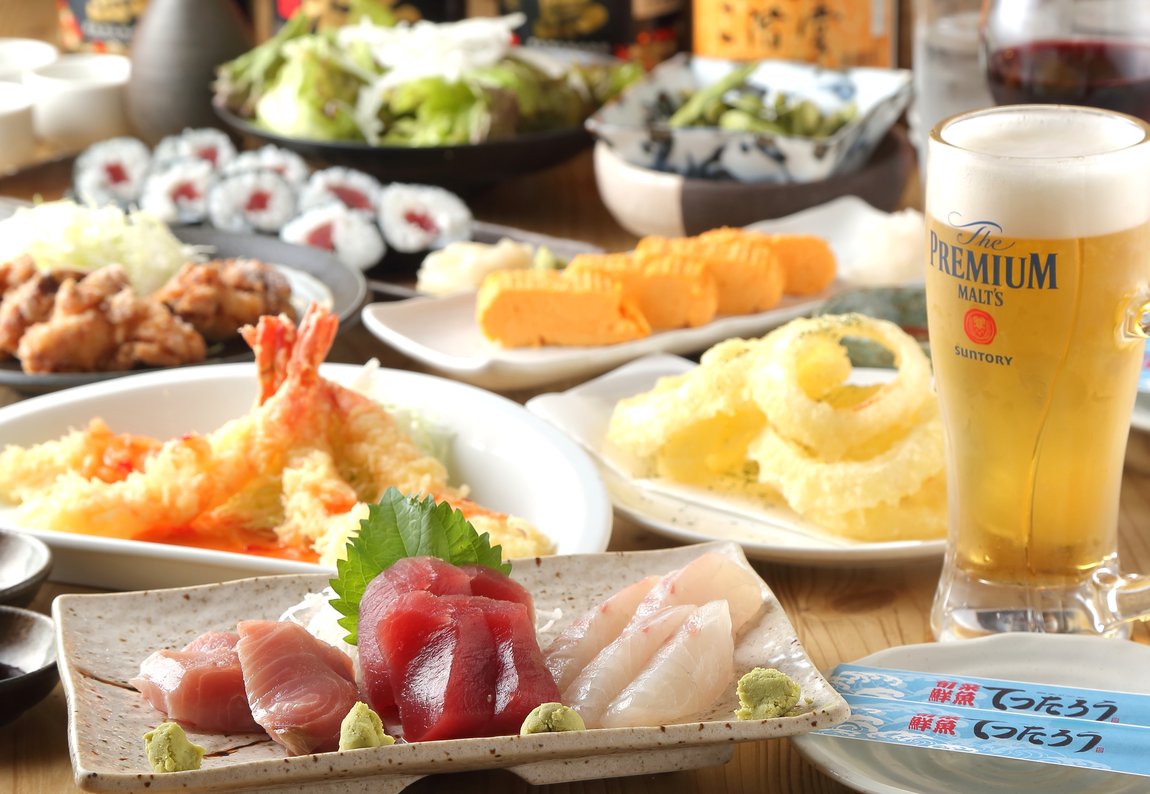 にぎわいコースの料理（厚切り刺身・海老天・だし巻きなど）