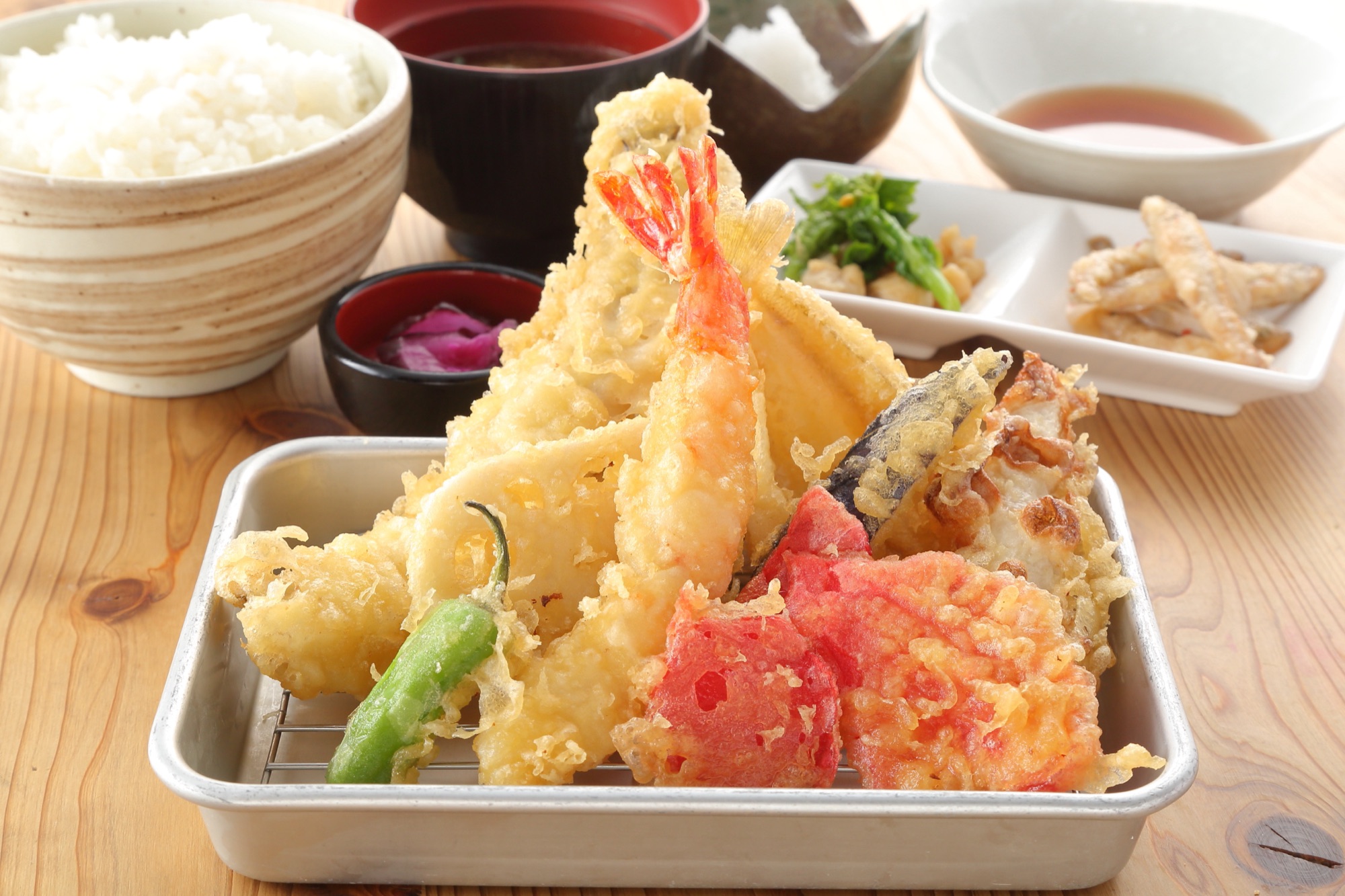 天ぷら盛り合わせ定食 1,100円 ごはん・味噌汁・小鉢付き
